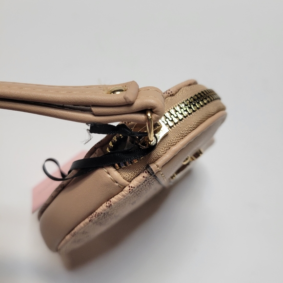 NWT JUICY COUTURE French Latte Heart Zip Around Wristlet - Picture 6 of 9